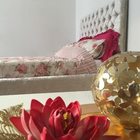 Lux Apartment In Gatwick Κρόουλι Εξωτερικό φωτογραφία