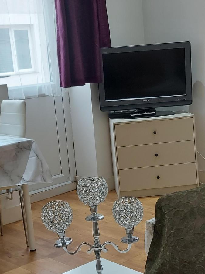 Lux Apartment In Gatwick Κρόουλι Εξωτερικό φωτογραφία