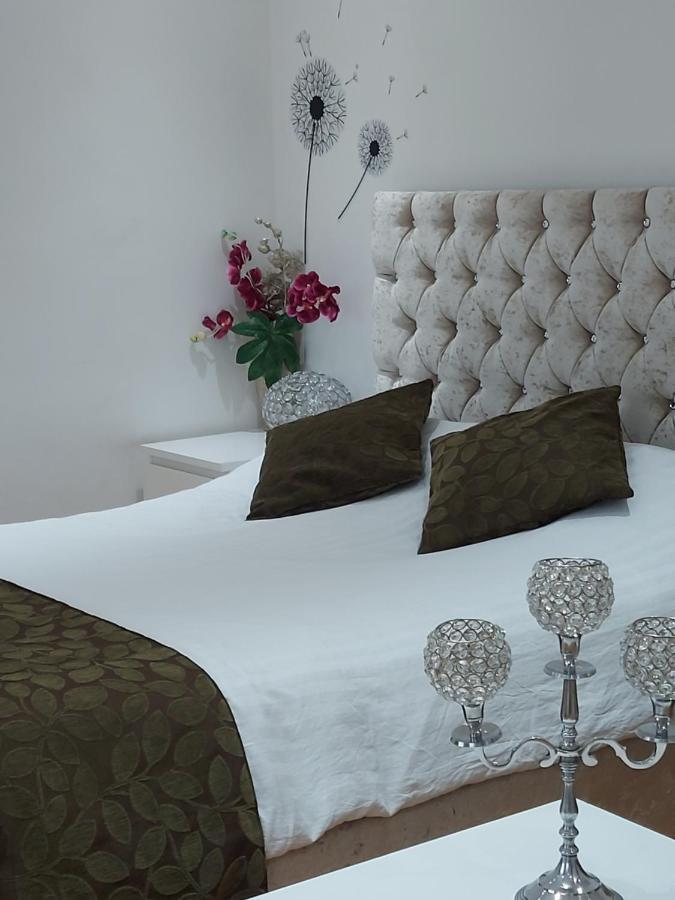 Lux Apartment In Gatwick Κρόουλι Εξωτερικό φωτογραφία