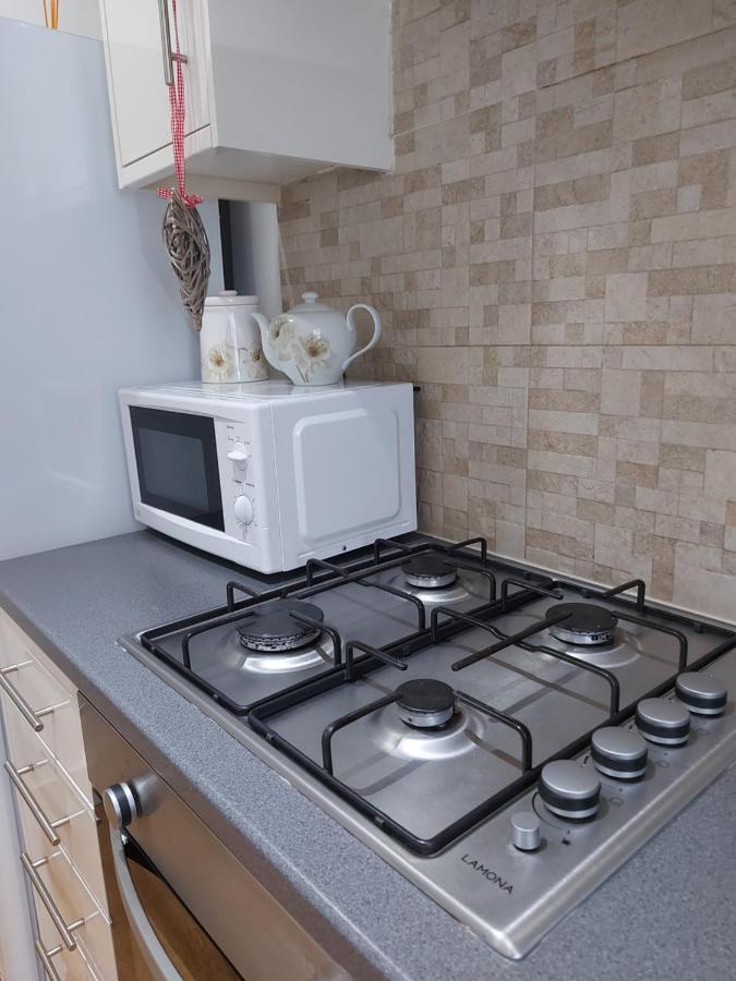 Lux Apartment In Gatwick Κρόουλι Εξωτερικό φωτογραφία