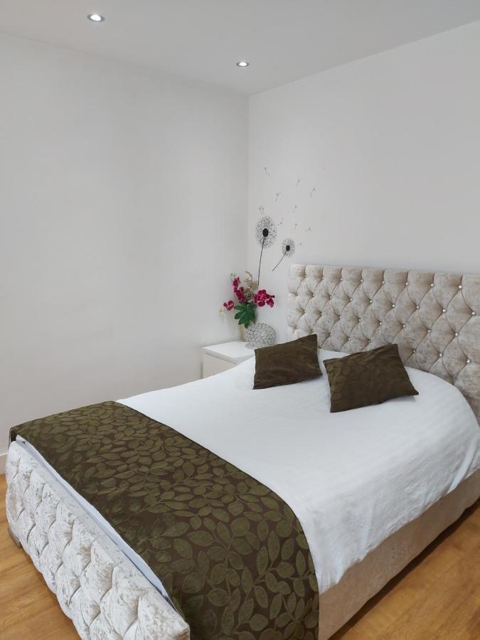 Lux Apartment In Gatwick Κρόουλι Εξωτερικό φωτογραφία
