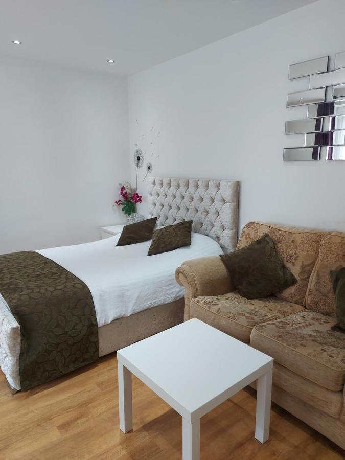 Lux Apartment In Gatwick Κρόουλι Εξωτερικό φωτογραφία