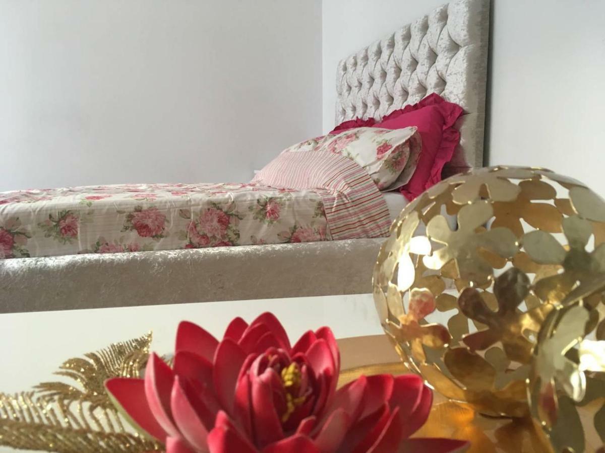 Lux Apartment In Gatwick Κρόουλι Εξωτερικό φωτογραφία