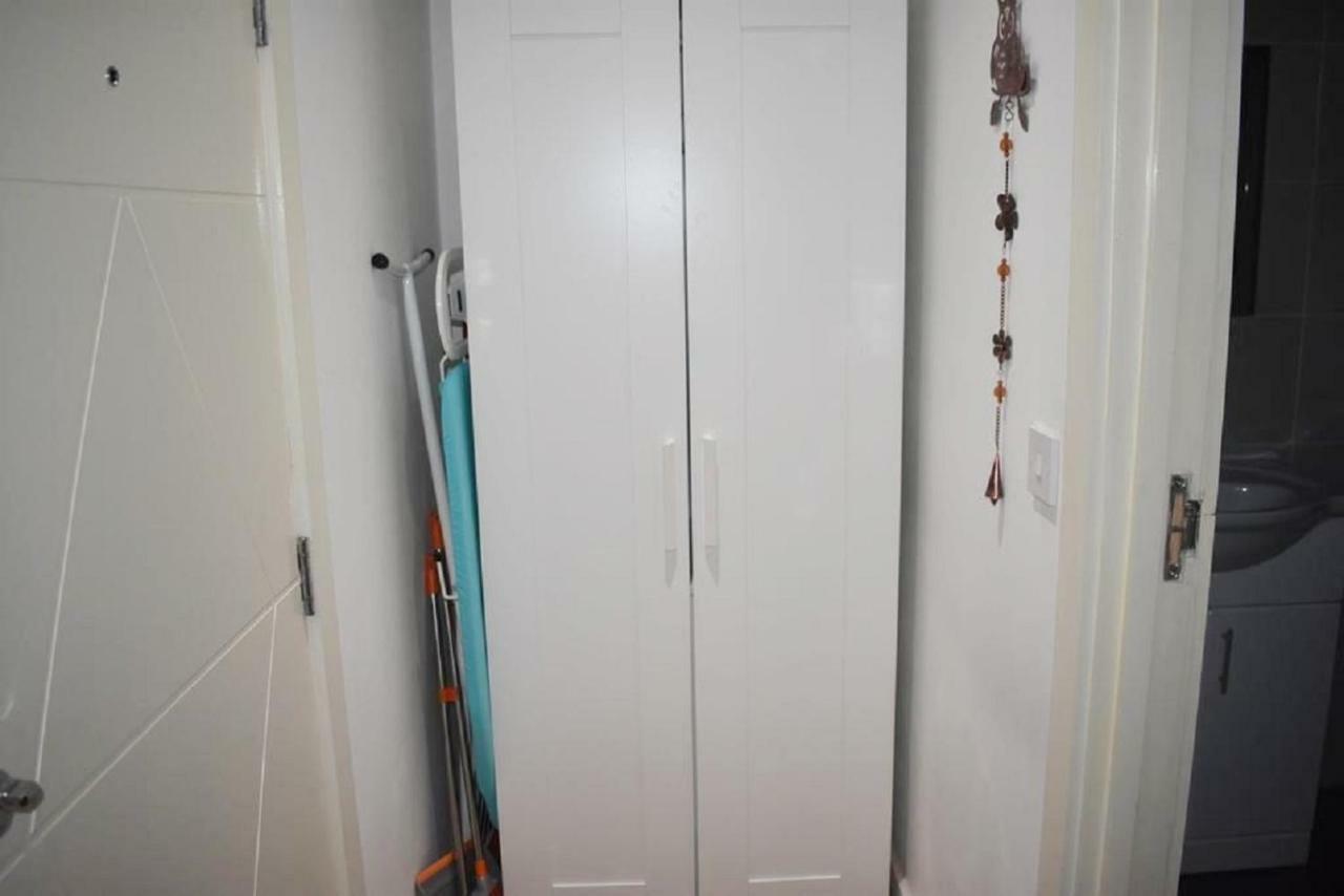 Lux Apartment In Gatwick Κρόουλι Εξωτερικό φωτογραφία