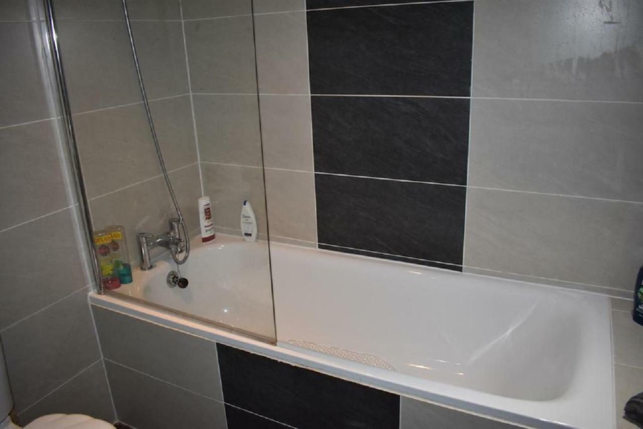 Lux Apartment In Gatwick Κρόουλι Εξωτερικό φωτογραφία