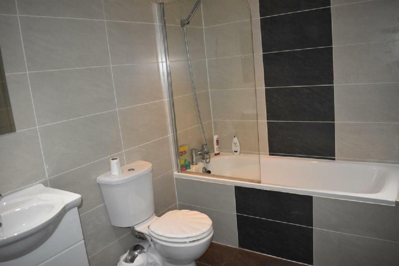 Lux Apartment In Gatwick Κρόουλι Εξωτερικό φωτογραφία
